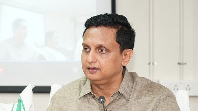 വയനാട് ഉരുള്‍പൊട്ടല്‍; സംസ്ഥാനത്ത് ഓണാഘോഷവും ചാമ്പ്യന്‍സ് ബോട്ട് ലീഗും ഒഴിവാക്കി